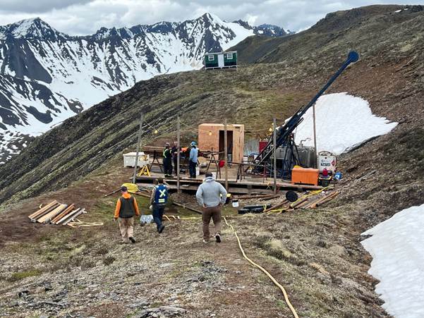 A group of people standing on a mountain

AI-generated content may be incorrect.
